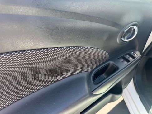 Used 2018 Nissan Versa SV image 4