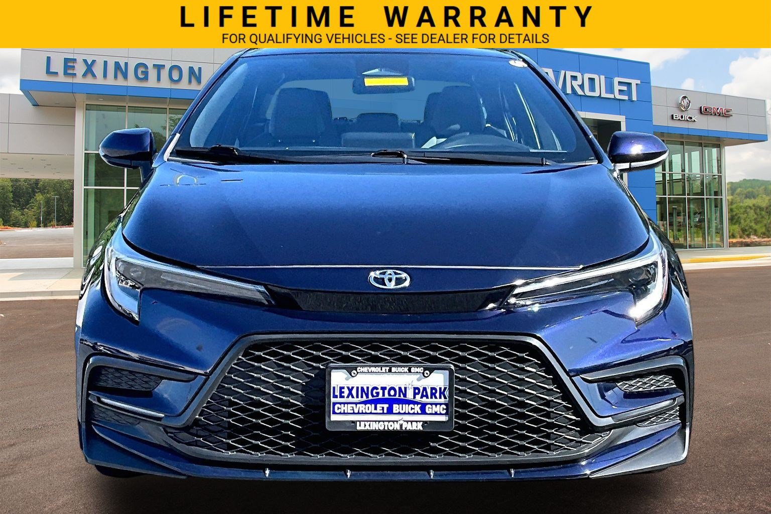 Used 2025 Toyota Corolla SE FWD image 3