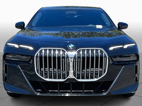 Used 2023 BMW 740i image 4