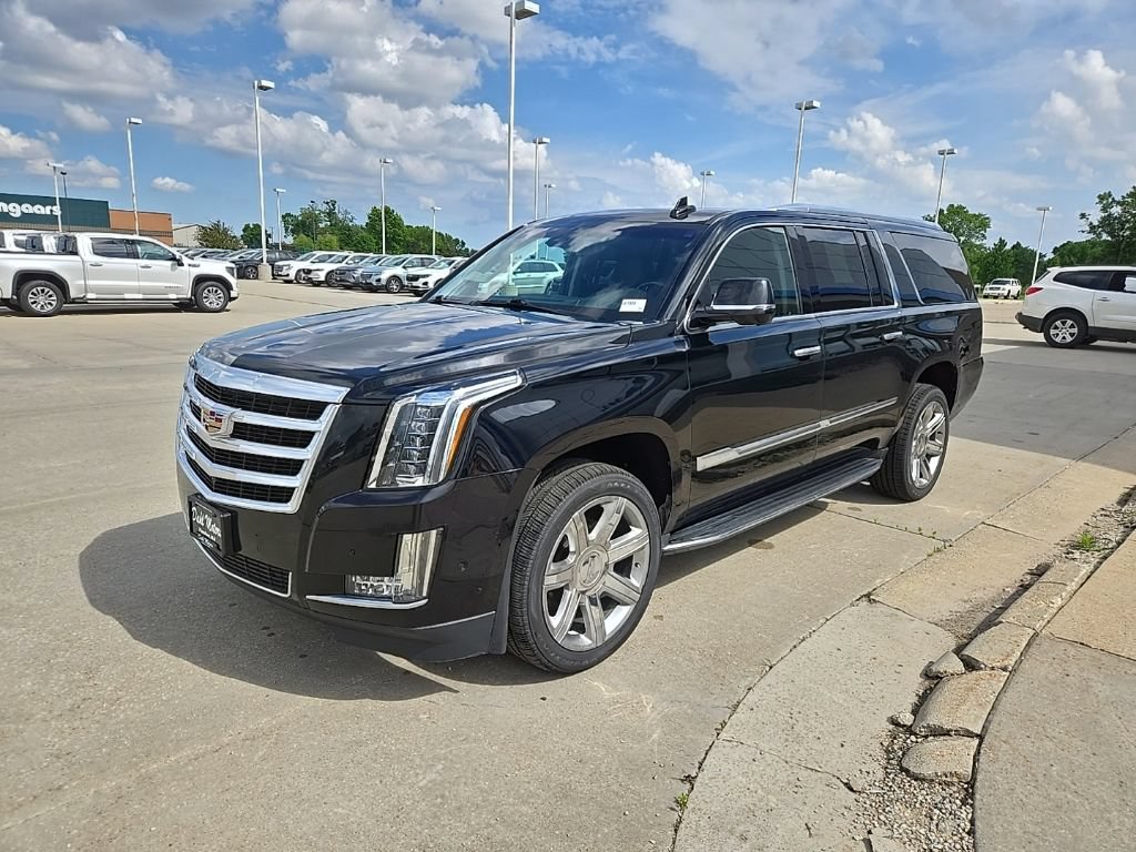 Used 2019 Cadillac Escalade ESV Luxury AWD/4WD image 4