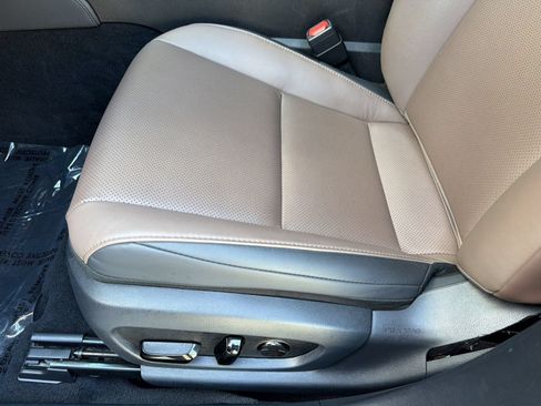 Used 2025 Lexus ES 350 w/ Premium Package FWD image 13