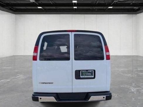 Used 2025 Chevrolet Express 3500 LT w/ LT Preferred Equipment Group RWD image 4