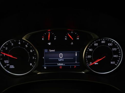 Used 2024 GMC Terrain SLE w/ Driver Convenience Package image 2