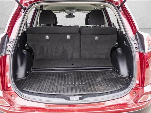 Used 2018 Toyota RAV4 LE image 24