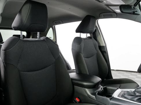 Used 2025 Toyota RAV4 XLE AWD/4WD image 20