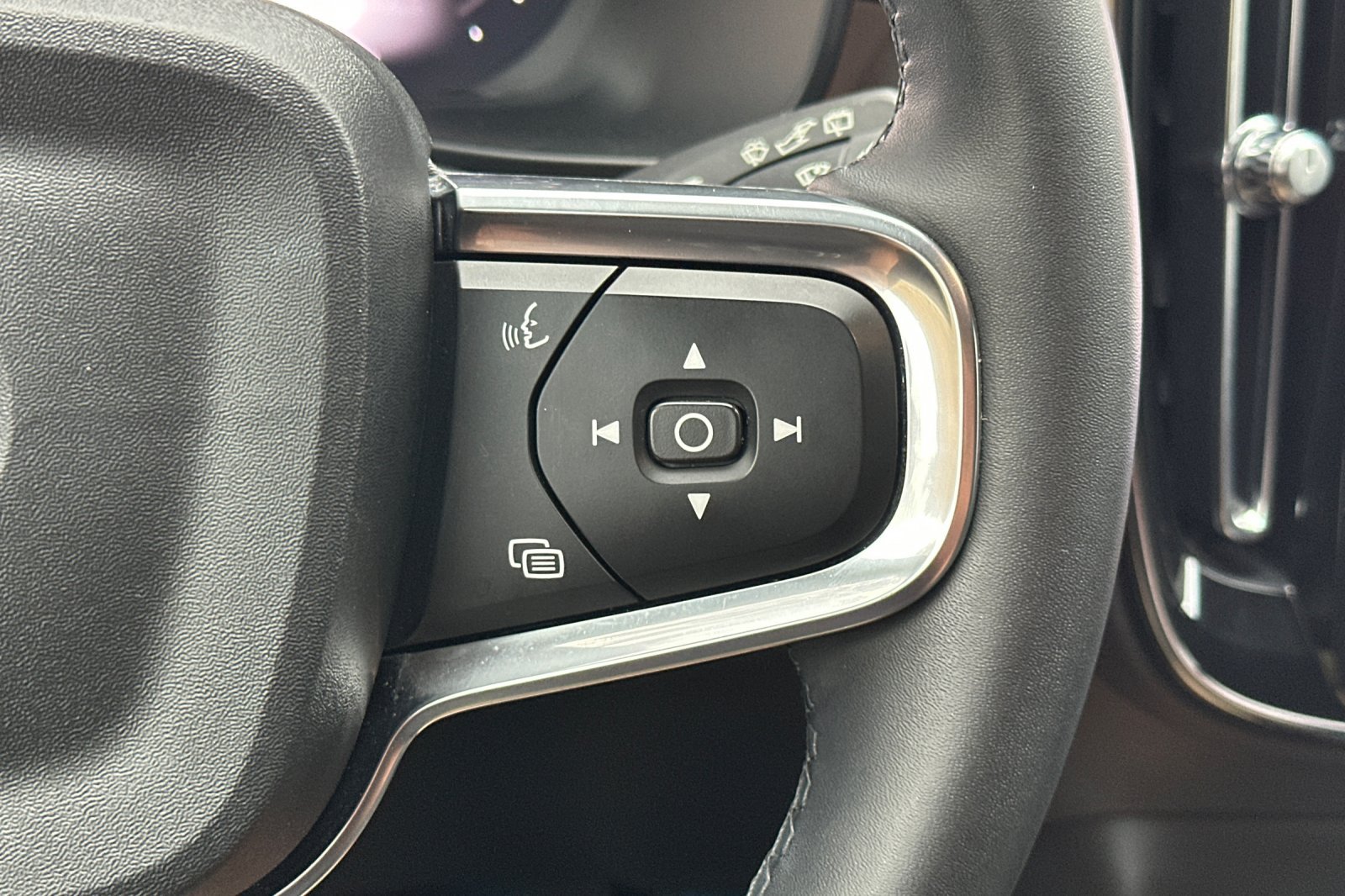 Certified 2023 Volvo XC40 Recharge Ultimate w/ Protection Package Premier AWD/4WD image 30
