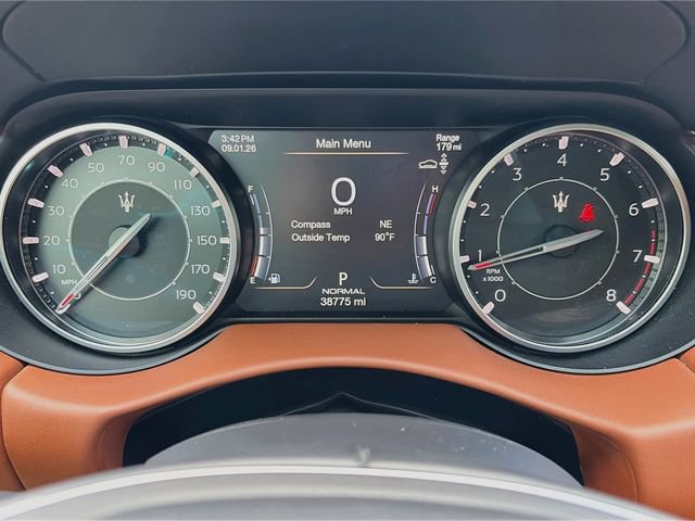 Used 2021 Maserati Levante GranLusso AWD/4WD image 12