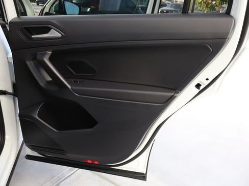 Used 2021 Volkswagen Tiguan SE w/ Panoramic Sunroof Package FWD image 28