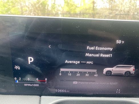 Used 2025 Nissan Armada SV image 19