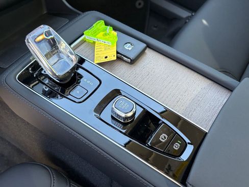 New 2026 Volvo XC90 T8 Plus w/ Protection Package Premier image 15