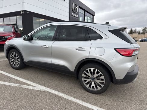 Used 2020 Ford Escape Titanium image 5