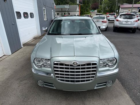 Used 2006 Chrysler 300 C w/ Sound Group II RWD image 2