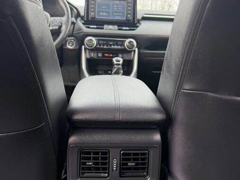 Used 2019 Toyota RAV4 XLE Premium image 32
