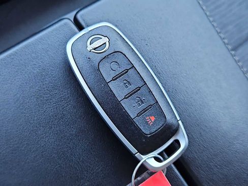 Used 2023 Nissan Rogue SV image 33