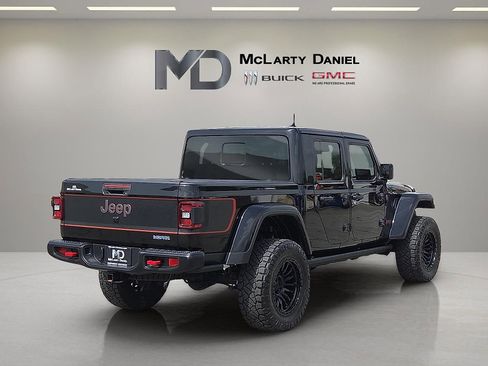Used 2024 Jeep Gladiator Rubicon w/ Technology Group AWD/4WD image 5