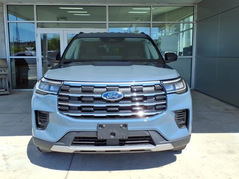 Used 2026 Ford Explorer Active RWD image 2