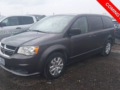 Used 2018 Dodge Grand Caravan SE w/ UConnect Hands-Free Group FWD image 2