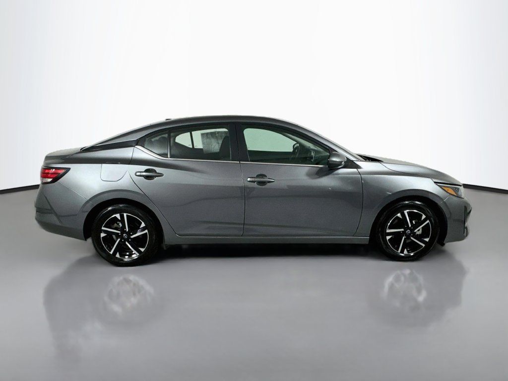 Used 2024 Nissan Sentra SV FWD image 9
