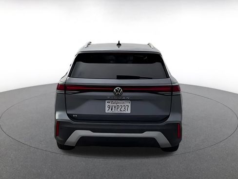 Used 2026 Volkswagen Tiguan SE FWD image 11