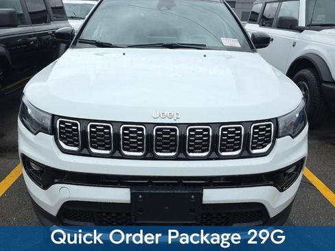 Used 2025 Jeep Compass Limited AWD/4WD image 3