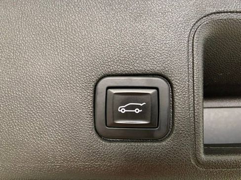 Used 2018 GMC Terrain Denali w/ Advanced Safety Package AWD/4WD image 11