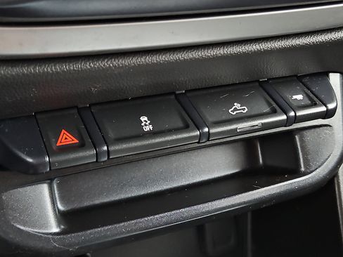 Used 2019 Chevrolet Colorado LT w/ LT Convenience Package AWD/4WD image 21