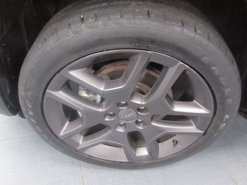 Used 2021 Jeep Renegade Latitude FWD image 14
