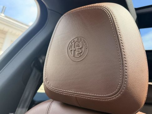 Used 2022 Alfa Romeo Stelvio Ti AWD/4WD image 34