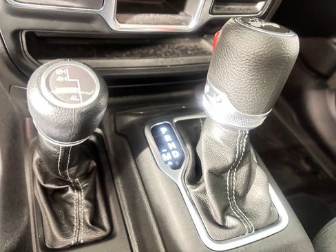 Used 2024 Jeep Wrangler Unlimited Sport AWD/4WD image 20