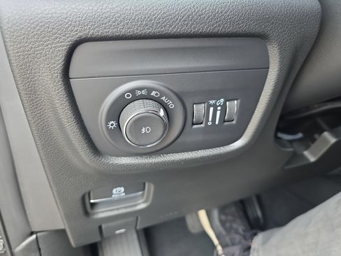 Used 2025 Jeep Grand Cherokee L Limited image 22