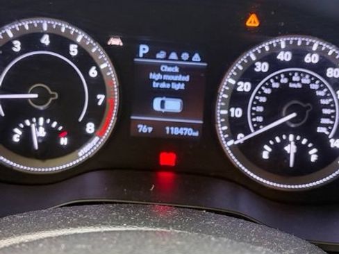Used 2021 Hyundai Venue SEL w/ Cargo Package FWD image 5