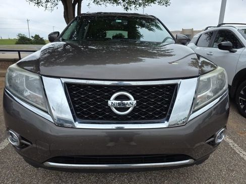 Used 2015 Nissan Pathfinder SV FWD image 2