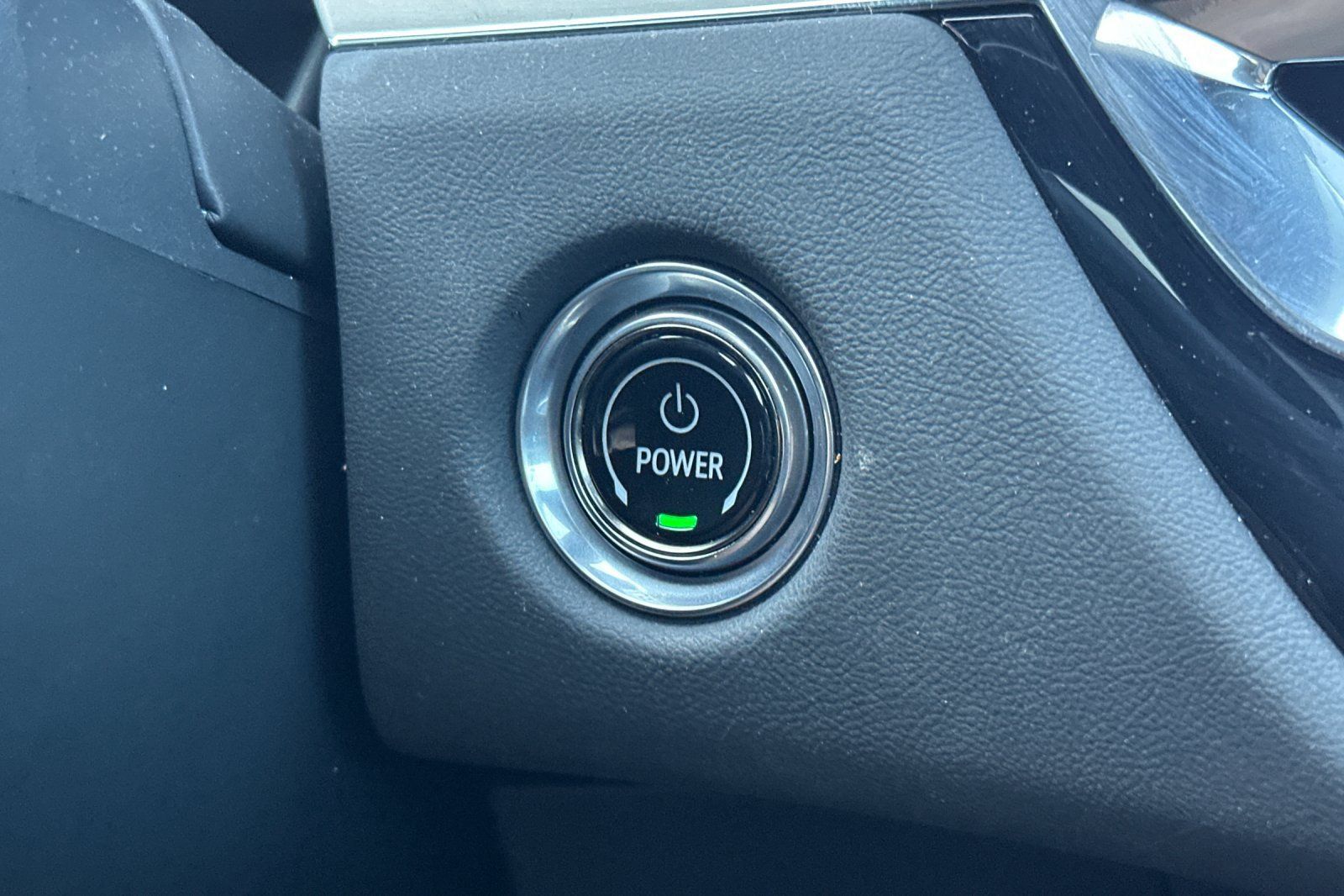 Used 2025 Cadillac Lyriq Luxury AWD/4WD image 33
