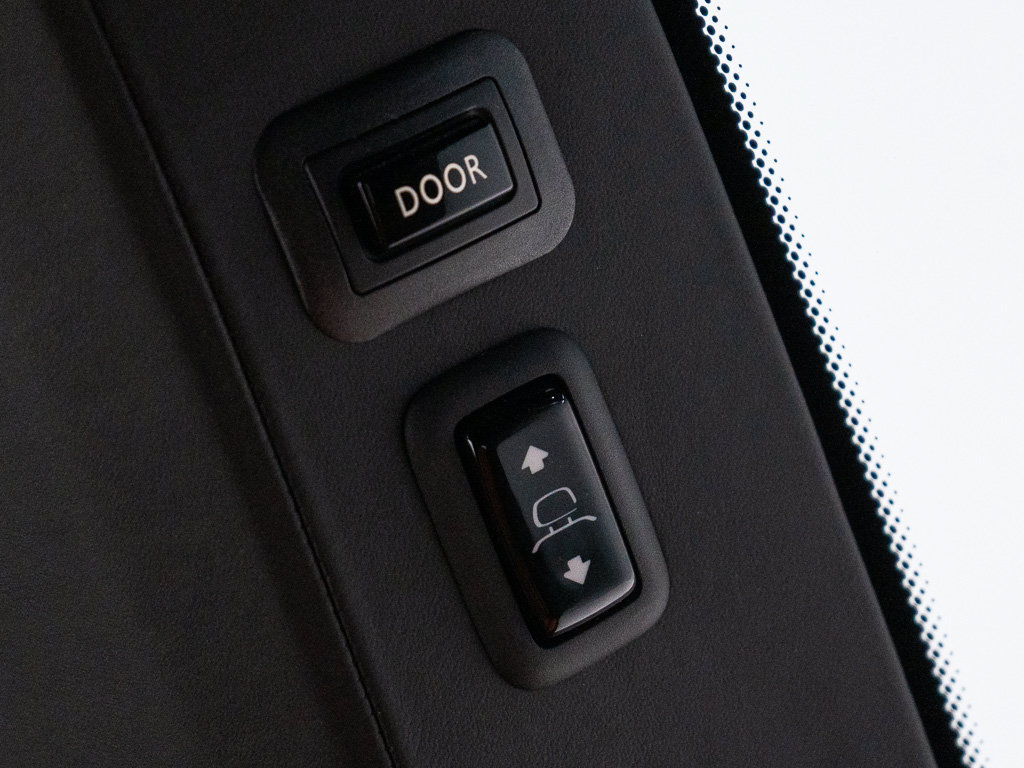 Certified 2023 Rolls-Royce Cullinan AWD/4WD image 32
