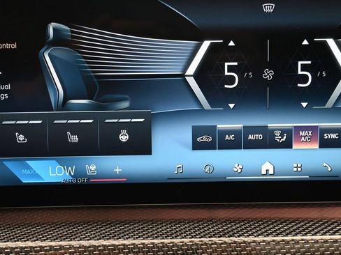 Used 2023 BMW i7 xDrive60 AWD/4WD image 14