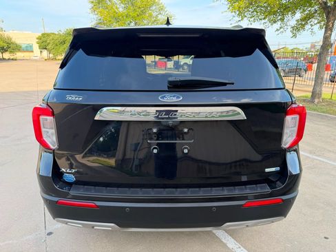 Used 2020 Ford Explorer XLT w/ Equipment Group 202A AWD/4WD image 7