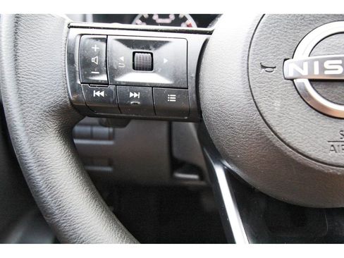Used 2022 Nissan Rogue SV FWD image 15