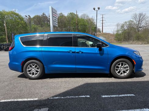 New 2026 Chrysler Pacifica Select FWD image 6