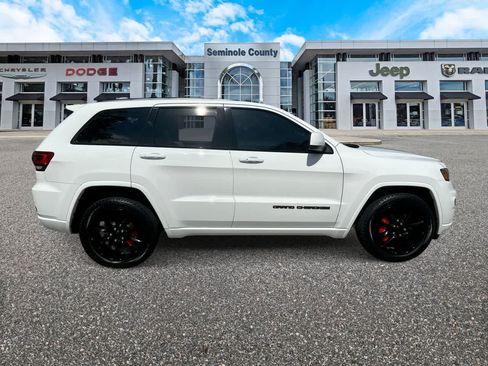 Used 2020 Jeep Grand Cherokee Altitude RWD image 9