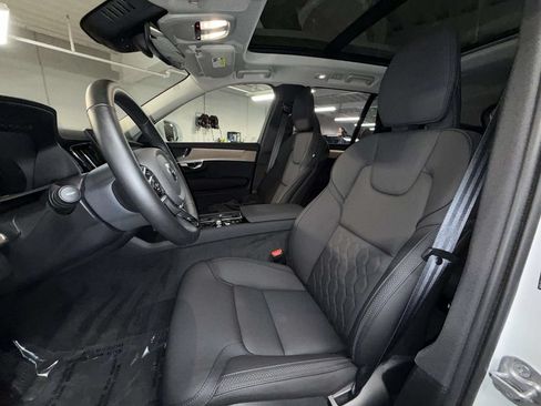 Used 2025 Volvo XC90 T8 Plus w/ Protection Package Premier AWD/4WD image 2