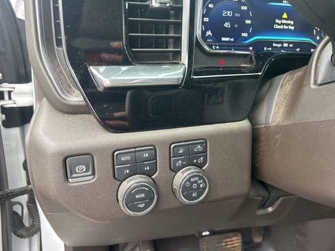 Used 2025 Chevrolet Silverado 2500 LTZ w/ Z71 Chrome Sport Edition image 17
