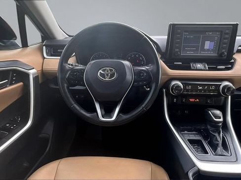 Used 2019 Toyota RAV4 XLE Premium w/ Cold Weather Package FWD image 8