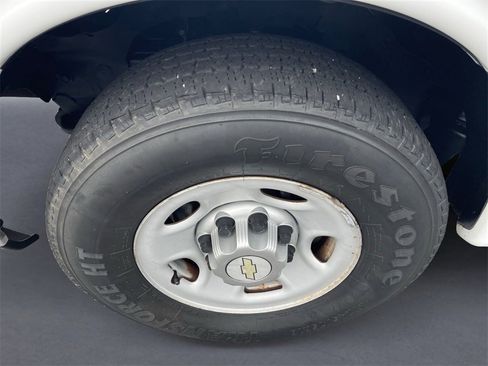 Used 2010 Chevrolet Express 2500 image 32