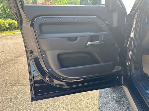 New 2025 Land Rover Defender 110 V8 image 10