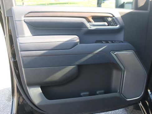 Used 2025 Chevrolet Silverado 2500 High Country w/ Technology Package AWD/4WD image 13