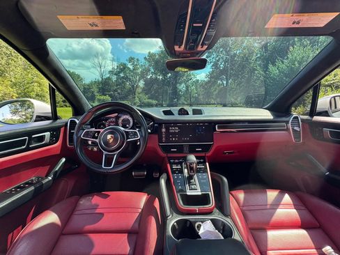Used 2021 Porsche Cayenne GTS w/ Premium Package Plus AWD/4WD image 19