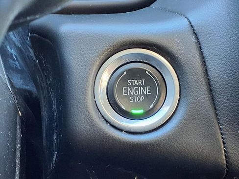 Used 2023 Chevrolet Suburban Premier image 28