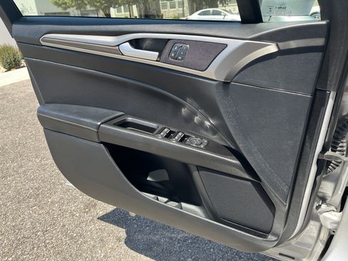 Used 2019 Ford Fusion SEL FWD image 17
