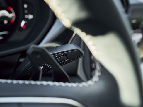 Used 2025 Lamborghini Urus SE image 60