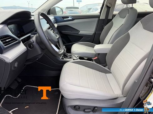 Used 2023 Volkswagen Taos SE w/ Panoramic Sunroof Package AWD/4WD image 13